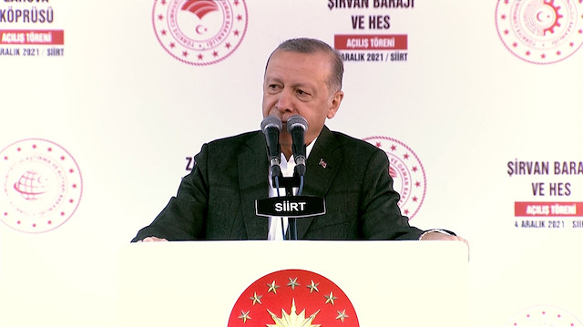 Cumhurbaşkanı Erdoğan o şiiri 24 yıl sonra Siirtlilerle beraber okudu: Minareler süngü...
