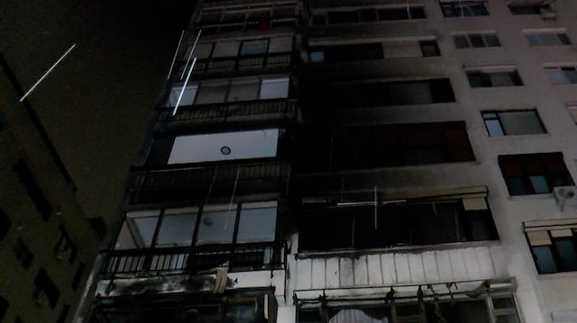 Kadıköy'de 10 katlı binada çıkan yangında çok kişi dumandan etkilendi