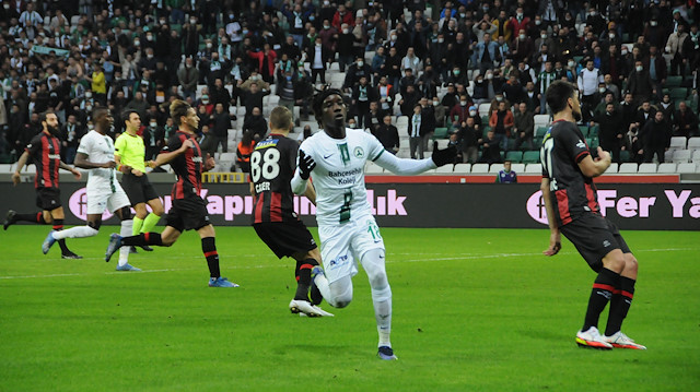 GZT Giresunspor'un etkili oyuncusu Diabete'nin gol sevinci.