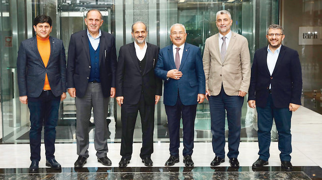 Başkan Güler ülkeye kazandırdıkları projeler için Albayrak ailesine ve yaptıkları yayınlardan ötürü Yeni Şafak Gazetesi’ne teşekkür etti.