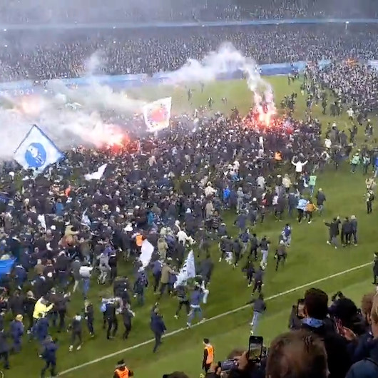 İsveçte Malmö averajla şampiyon oldu: Son düdüğün ardından binlerce taraftar sahaya aktı