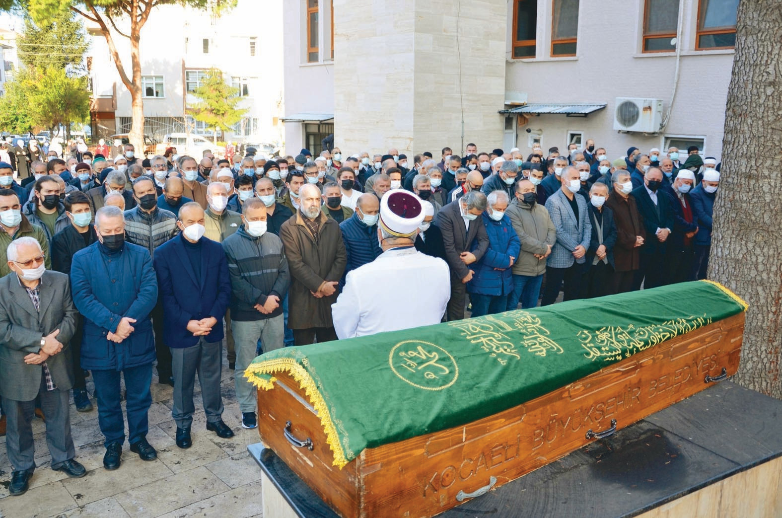 Necip Fazıl Kısakürek’in talebelerinden olan şair, yazar ve ressam Mustafa Yazgan vefat etti. Son nefesine kadar dava için koşturan Yazgan’ın cenazesi Karamürsel’de defnedildi.
