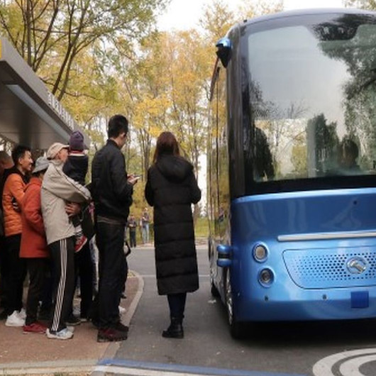 Çin’de sürücüsüz 3 otobüs testlere başladı