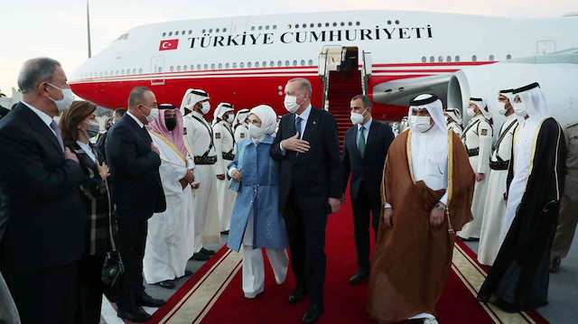 Cumhurbaşkanı Erdoğan, Doha'da resmi törenle karşılandı. 