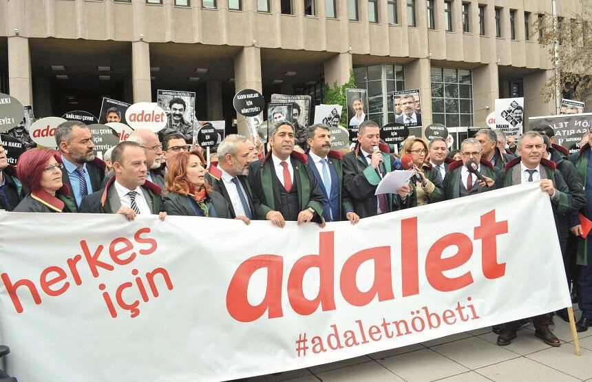 Ankara Barosu’nun zina ve eşcinselliği savunan bildirisinde, Kur’an hükümlerine ‘çağlar öncesinden gelen ses’ denilerek İslam’a hakaret edilmişti. Ankara Barosu Başkanı Erinç Sağkan’ın skandalda büyük payı var.