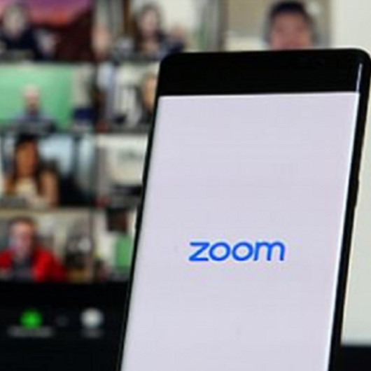 Dünya 900 çalışanını zoom üzerinden 3 dakikada kovan patronu konuşuyor