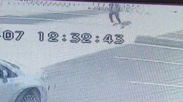 Refüjde yürürken aniden yola atlayan kişiye otomobil çarptı