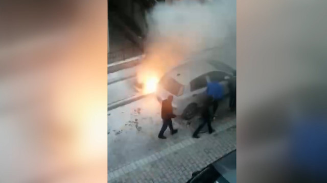 Avcılar'da yeraltı kablolarında çıkan yangın paniğe sebep oldu