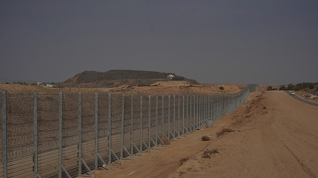 İsrail, Gazze Şeridi'ne "demir, sensör ve betondan" ördüğü duvarı tamamladı