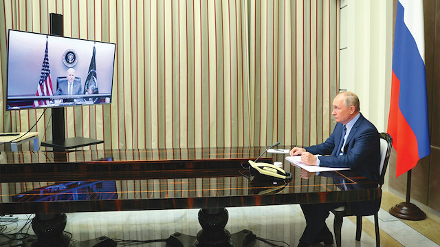 Putin ve Biden telekonferans yöntemiyle 2 saat görüştü.