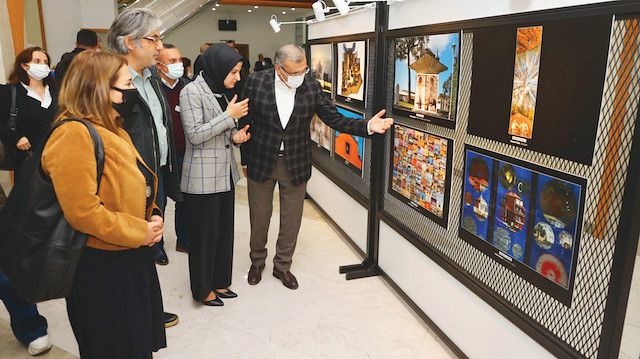 Açılan sergiyi Beykoz Belediye Başkanı Murat Aydın sanatseverlerle birlikte gezdi. 