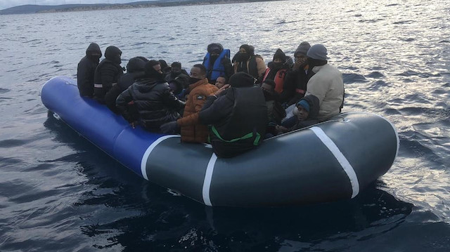 Yunanistan’ın ölüme ittiği 22 göçmeni Sahil Güvenlik kurtardı