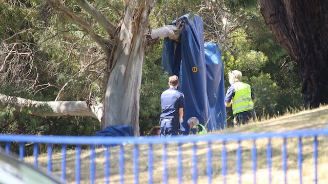 Avustralya’da üzerinde zıpladıkları şişme kaleyle rüzgarda havaya savrulan iki öğrenci hayatını kaybetti.