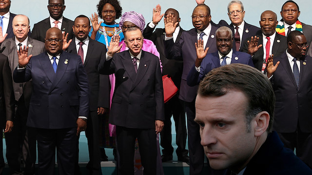 Cumhurbaşkanı Erdoğan, İstanbul'da düzenlenen 3. Türkiye-Afrika Ortaklık Zirvesi'nin resmi açılış oturumu öncesinde liderlerle aile fotoğrafı çektirdi.

