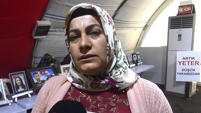 ​Evlat nöbetindeki acılı anne: Kızımı polis kıyafeti giyen HDP’liler kaçırdı
