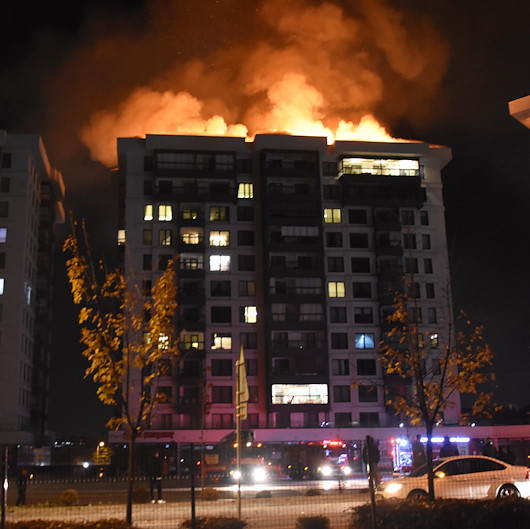 İşine son verilen binada yangın çıkarmıştı: Tahliye edildi