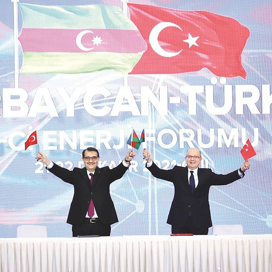 Azerbaycan'la enerjide iş birliği: Karabağ'a
güneş ve
rüzgar
santralleri kurulacak