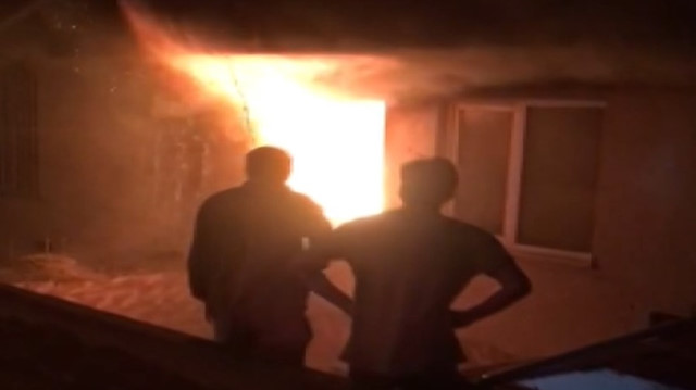 Esenyurt'ta 4 katlı binada korkutan yangın