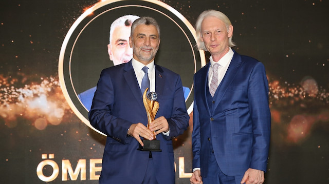 CEO kategorisinde Albayrak Grubu CEO’su Prof. Dr. Ömer Bolat ödül aldı. 