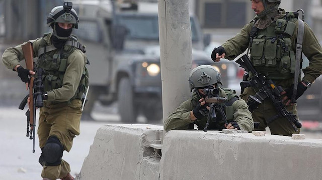 İsrail askerleri, Filistinlilere gerçek ve plastik mermi ile göz yaşartıcı gaz bombası kullanarak müdahale etti.