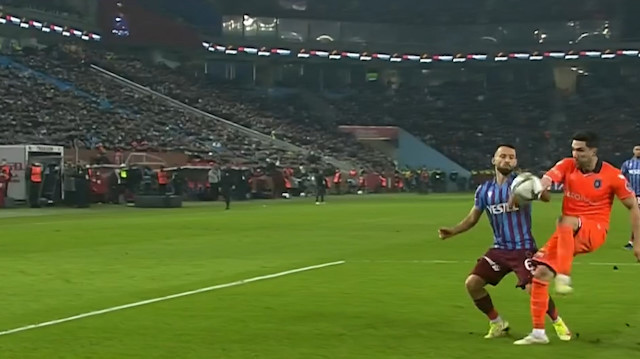 Hasan Ali Kaldırım'ın topa eliyle müdahale ettiği pozisyon (Görüntü beIN SPORTS'tan alınmıştır.)