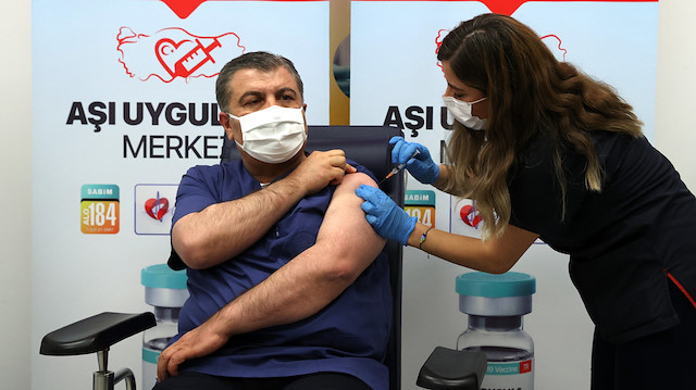 Sağlık Bakanı Koca TURKOVAC aşısı yaptırdı: Randevular açıldı