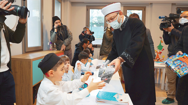 Diyanet İşleri Başkanı Ali Erbaş, Arnavutköy Ravza 4-6 yaş Kur’ân Kursu açılışına katıldı.