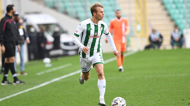 Bursaspor formasıyla 37 maça çıktı ve 1 gol 3 asist kaydetti. 