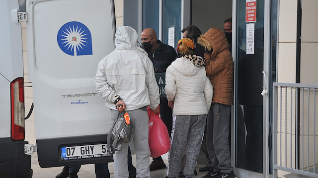 Antalya'da boğularak öldürülen kadının cesedi sandıkta bulundu.
