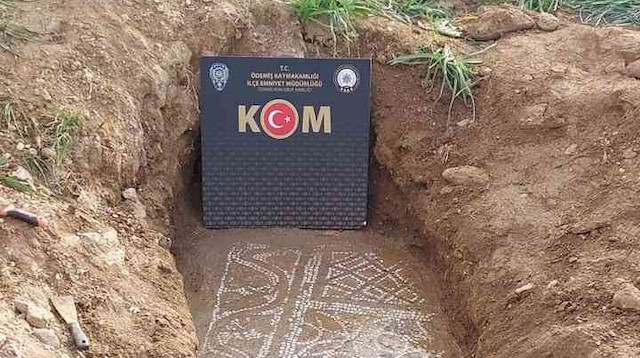 İzmir'de kaçak kazı baskını: 6. yüzyıldan kalma mozaik ele geçirildi