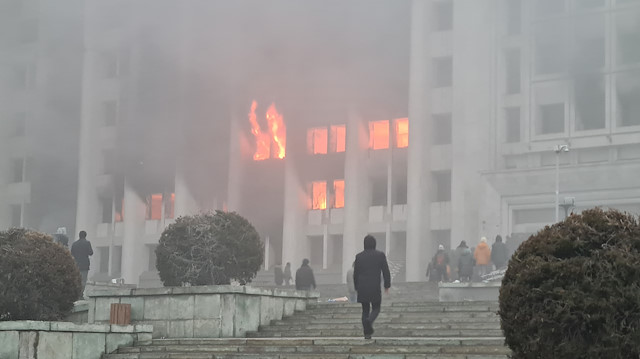 Kazakistan'ın Almatı kentindeki protestolarda onlarca kişinin öldüğü açıklandı.
