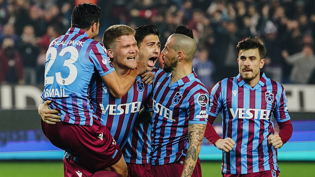 Bordo-mavili futbolcuların Yeni Malatyaspor maçındaki gol sevinci