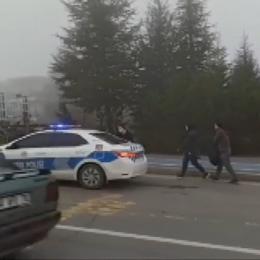 Açık öğretim sınavına girecek öğrencilerin imdadına polis yetişti