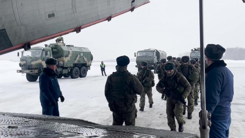 Rusya önderliğindeki barış gücü Kazakistan'a konuşlandı