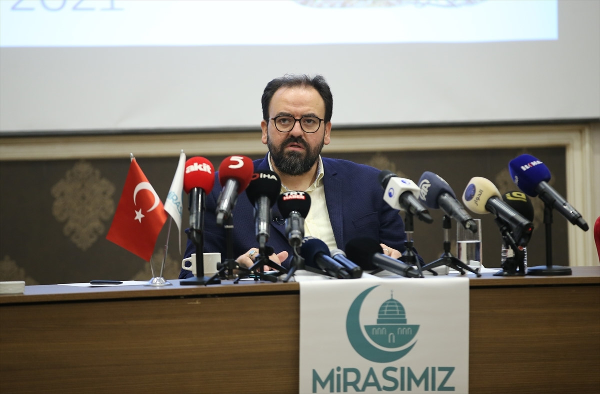 Mescid-i Aksa kuşatılıyor.