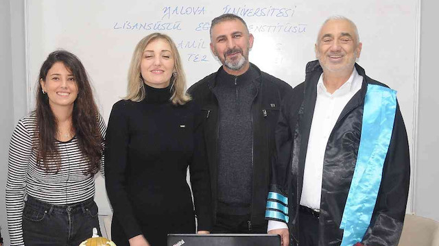 Yedi torun sahibi Kamil Kolabaş, 64 yaşında yüksek lisans eğitimini tamamladı.