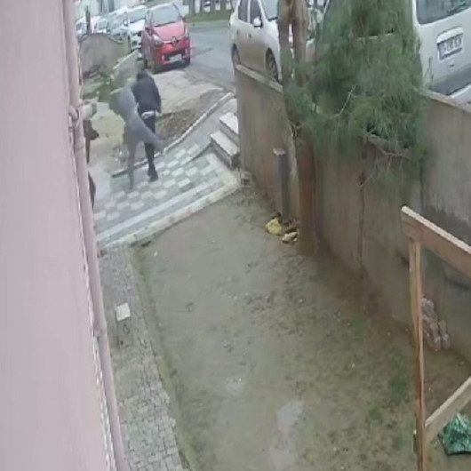 Büyükçekmece elektrik kesen görevlilere mınçıka ile saldırdı