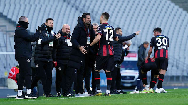 Pesic gol sevincini teknik direktör Volkan Demirel'le yaşadı. 