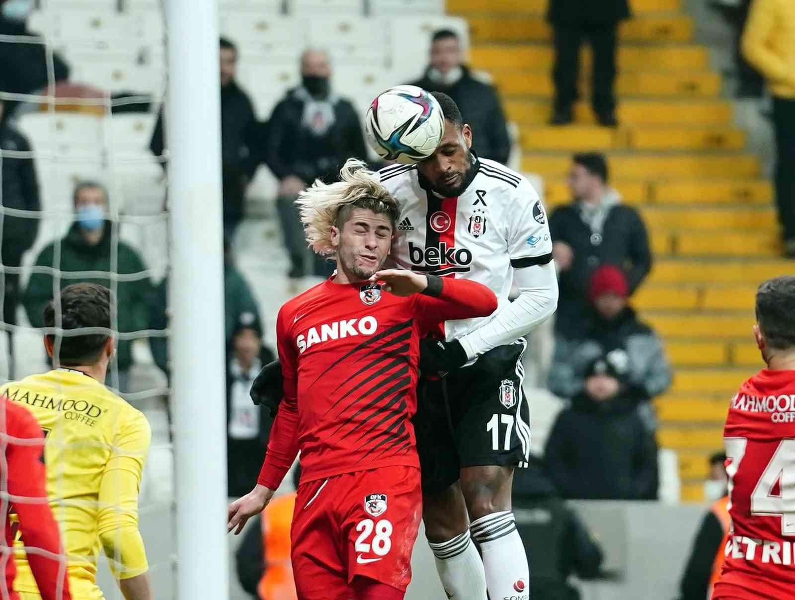 Larin'in maçta attığı bir gol ofsayt gerekçesiyle sayılmadı.