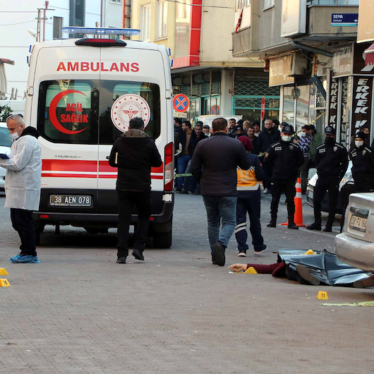 Sokak ortasında 3 kişiyi öldürüp kaçtı: 13 gündür her yerde aranıyor