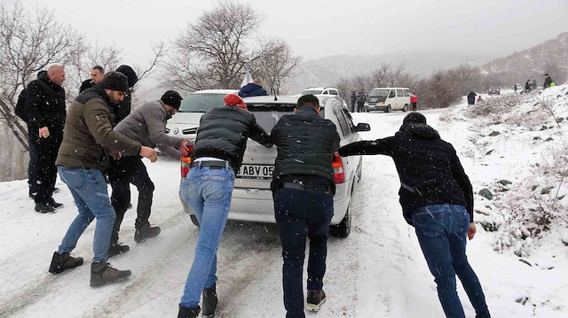 Tokat'ta kar eğlencesi için yaylaya çıkmak isterken yolda kaldılar