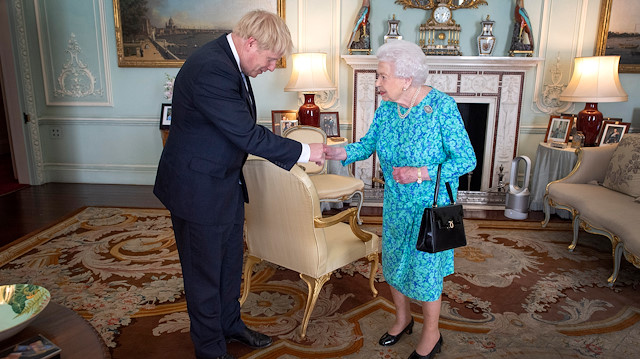 Boris Johnson Kraliçe Elizabeth