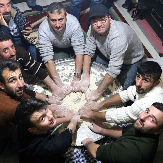 En az 6 kişiyle yapılıyor, yapımı saatler sürüyor