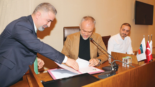 Çekmeköy Belediye Başkanı Ahmet Poyraz sözleşmeli personeller için müjde verdi.