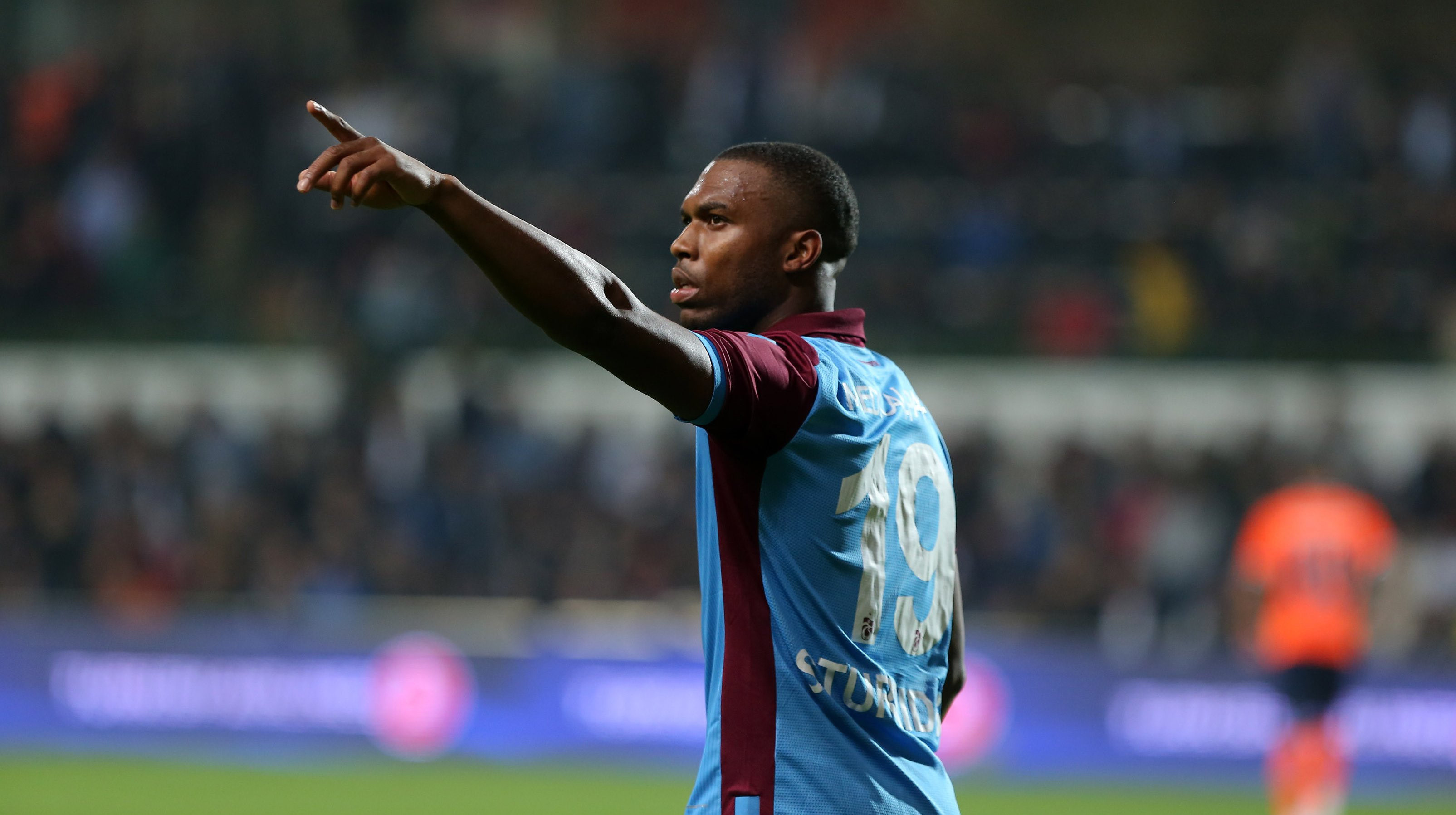 Sturridge, Trabzonspor formasıyla çıktığı 16 maçta 7 gol atarken 4 de asist kaydetmişti.