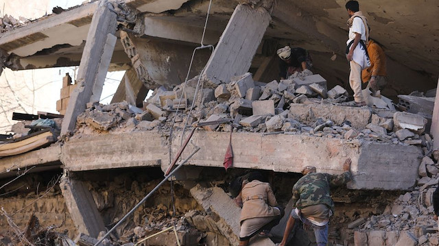 Arap koalisyon güçleri Husi saldırılarına misilleme olarak Sana'yı vuruyor