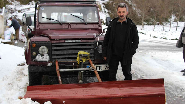 Hurda malzemelerden kar küreme aracı yaptı.