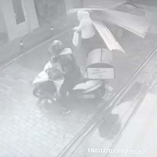 Zonguldakta fırtınanın uçurduğu sac levhalar kadınların üzerine düştü