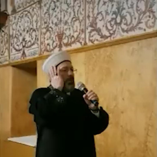Diyanet İşleri Başkanı Erbaş Tiranda açılışı yapılan camide ezan okudu
