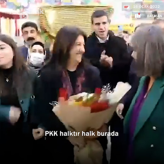 HDP Batman Kongresinde Pervin Buldan PKK sloganlarıyla karşılanıp elebaşı Öcalan ekrana yansıtıldı